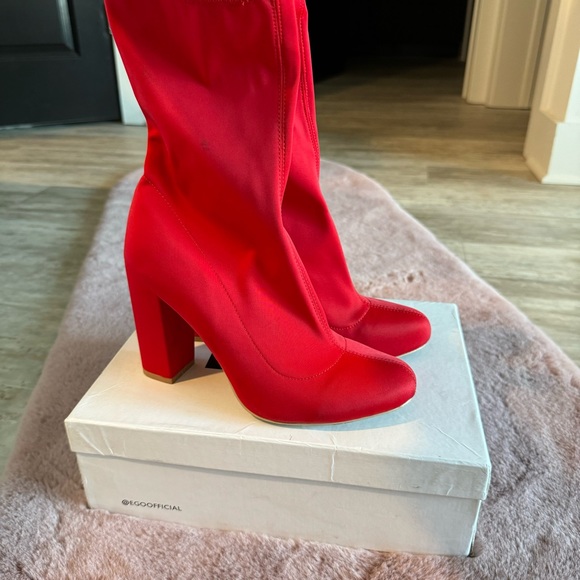 Red sock booties - Picture 2 of 6